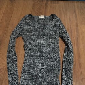 B3 Black and white long sleeve T